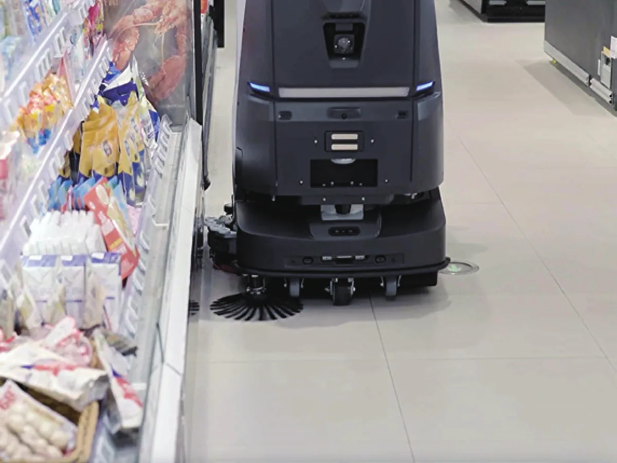 Extendable edge cleaning
