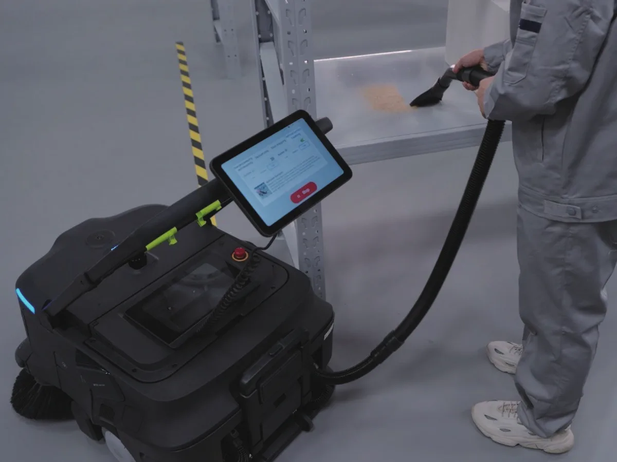 Hand-vacuum extension